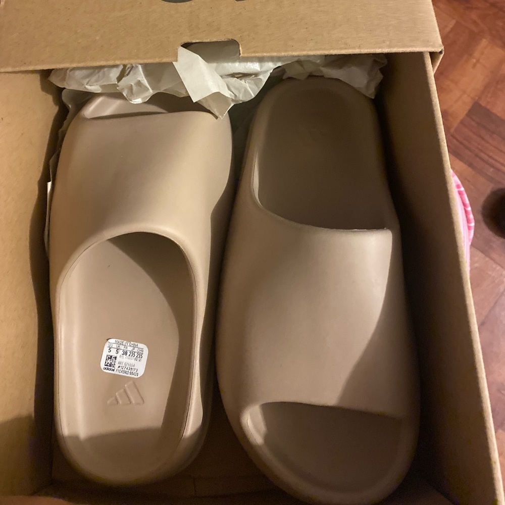 YEEZY SLIDE PURE SIZE 5